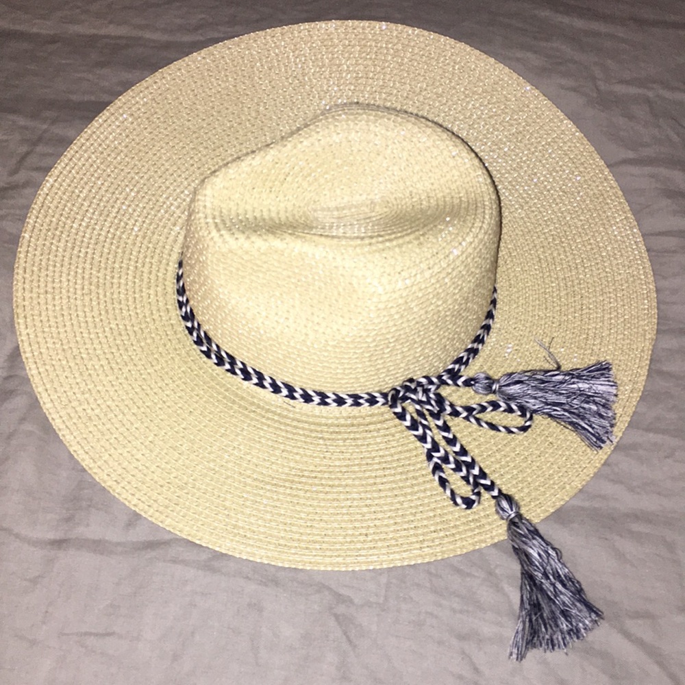 Beach HAT LIKE NEW WITH TASSELS